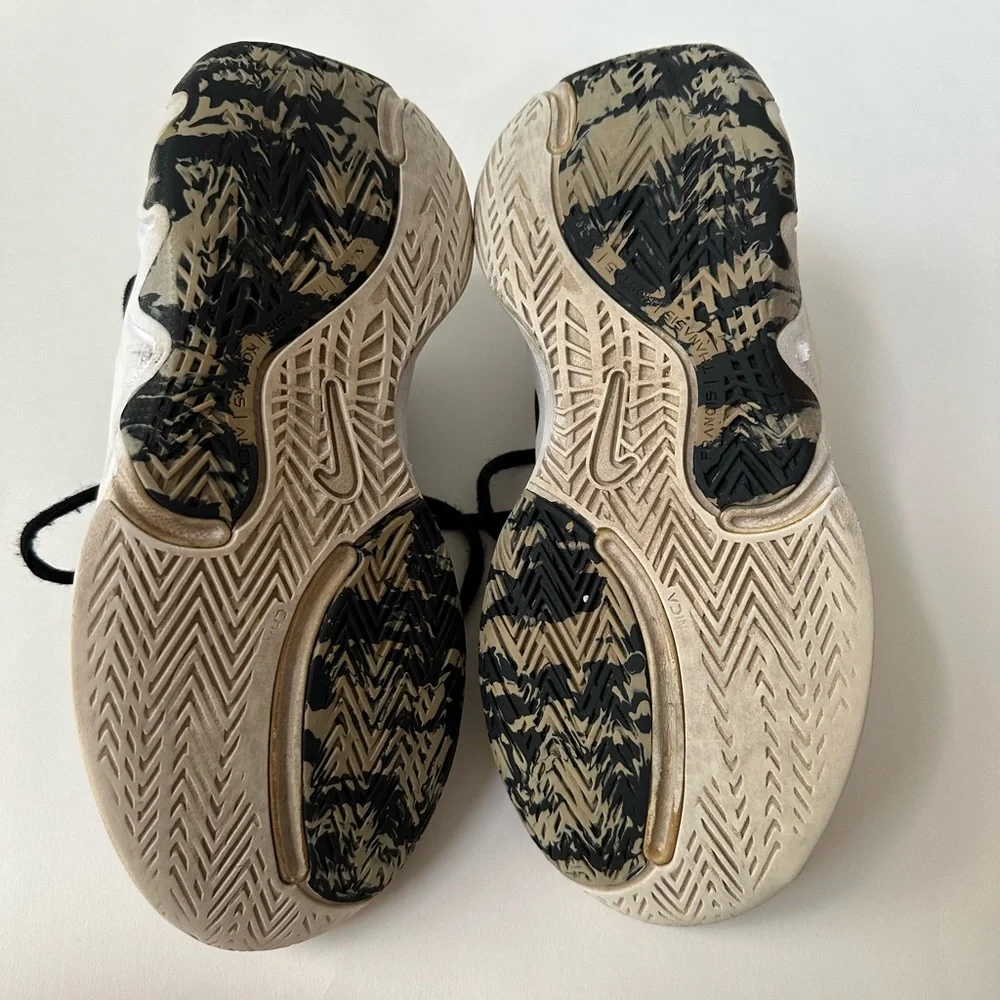 Boys Nike Giannis size 3.5Y Basketball Shoe